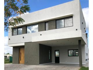 Casa en venta - 3 Dormitorios 3 Baños - Cochera - 530Mts2 - San Pablo, Pilar
