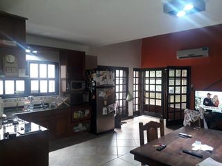 Foto 4 de CASA 4 AMBIENTES EN VENTA - QUILMES OESTE