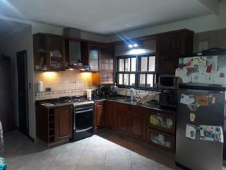 Foto 3 de CASA 4 AMBIENTES EN VENTA - QUILMES OESTE