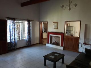 Foto 2 de SE VENDE CHALET 3 AMB. EN B° CERRADO- ING. MASCHWITZ