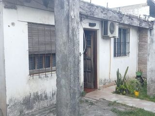 Casa en venta de 2 dormitorios c/ cochera en Ituzaingó Norte