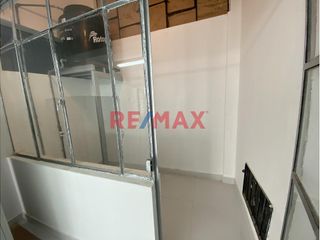 Foto 4 de Vendo Dpto. Flat Remodelado Primer Piso Urb. El Golf Con Cochera.Área 125 M2