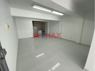 Foto 3 de Vendo Dpto. Flat Remodelado Primer Piso Urb. El Golf Con Cochera.Área 125 M2