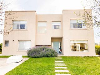 Foto 2 de Casa en venta barrio San Gabriel -Villanueva