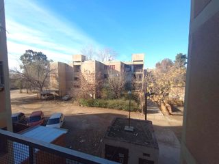 Departamento en  200 viviendas Semi piso 4 dormitorios