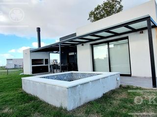 Casa de 4 ambientes en venta  posesión inmediata en Sebastian Gaboto Pueblos del Plata Hudson