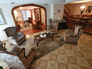 Foto 2 de Venta - Chalet seis ambientes con parque y quincho - Brandsen 4000 - Villa Primera