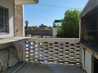 GRAN DEPTO EN VENTA - Microcentro. A reciclar. 3 Dorm. 2 Baños. Terraza