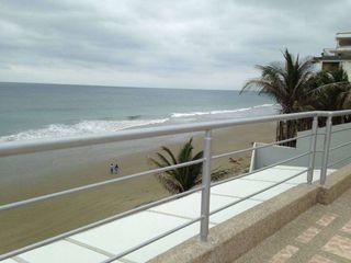 Foto 1 de Alquilo departamento en Manta amoblado en Manta frete al mar
