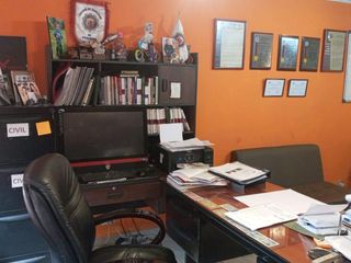 Oficina en Venta de 2 ambientes con parqueadero en la 10 de Agosto, Quito.