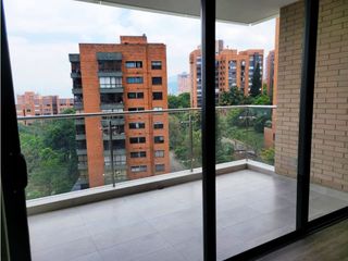Moderno apto piso alto con vista, unidad completa, sector Los Balsos