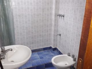 Casa en venta - 2 Dormitorios 1 Baño - Cochera - 362Mts2 - Quilmes