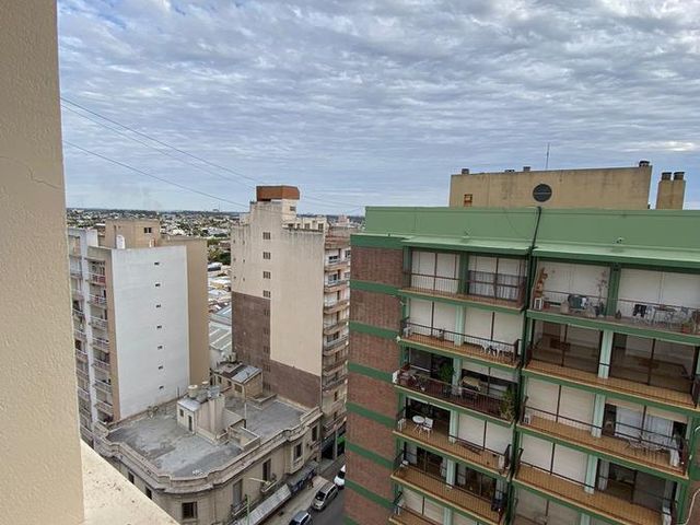 OPORTUNIDAD!  Depto 3 dorm c/Balcón