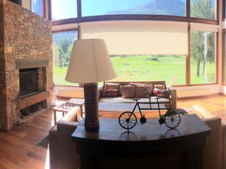 Casa muy luminosa y moderna sobre cancha de golf, Arelauquen Bariloche