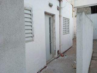 Foto 4 de Bo Guemes - Julio A. Roca 400 local galpon oficinas