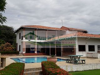 Foto 1 de VENDEMOS HERMOSA CASA CAMPESTRE CON PISCINA PRIVADA EN PRESTIGIOSO CONDOMINIO.