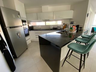 Foto 6 de departamento de alquiler en manta zona sur