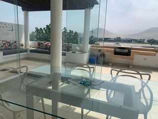 EN VENTA FORMIDABLE CASA DE PLAYA EQUIPADA Y AMOBLADA CON EXCELENTE DISTRIBUCIÓN EN CLUB PUERTO NUEVO (KM 70.5 PANAMERICANA SUR)