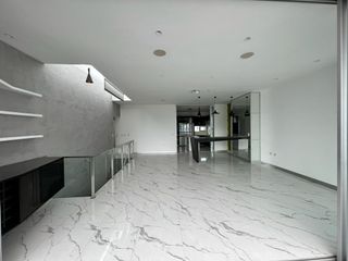 Vendo Departamento Dúplex de 210 m². Dalmacia - Miraflores