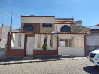 SE VENDE CASA EN PELILEO, BARRIO CENTRAL (Av. Padre Jorge Chacón y Atahualpa)