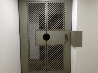 Foto 32 de Oficina de venta en Urdesa Central, 3 divisiones, 140 m2, ave principal.