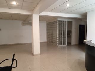 Foto 12 de Oficina de venta en Urdesa Central, 3 divisiones, 140 m2, ave principal.