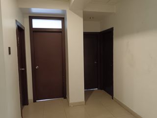 Foto 14 de Oficina de venta en Urdesa Central, 3 divisiones, 140 m2, ave principal.