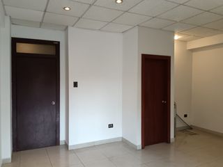 Foto 18 de Oficina de venta en Urdesa Central, 3 divisiones, 140 m2, ave principal.