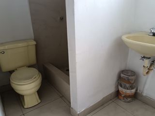 Foto 29 de Oficina de venta en Urdesa Central, 3 divisiones, 140 m2, ave principal.