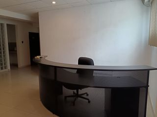 Foto 3 de Oficina de venta en Urdesa Central, 3 divisiones, 140 m2, ave principal.