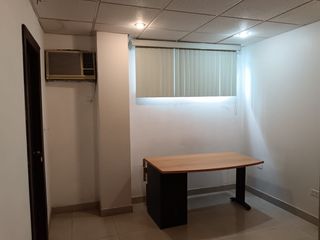 Foto 23 de Oficina de venta en Urdesa Central, 3 divisiones, 140 m2, ave principal.