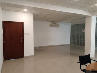 Foto 4 de Oficina de venta en Urdesa Central, 3 divisiones, 140 m2, ave principal.