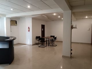 Foto 11 de Oficina de venta en Urdesa Central, 3 divisiones, 140 m2, ave principal.