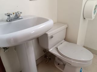 Foto 25 de Oficina de venta en Urdesa Central, 3 divisiones, 140 m2, ave principal.