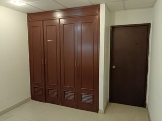 Foto 21 de Oficina de venta en Urdesa Central, 3 divisiones, 140 m2, ave principal.