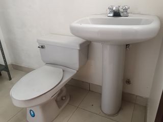 Foto 22 de Oficina de venta en Urdesa Central, 3 divisiones, 140 m2, ave principal.