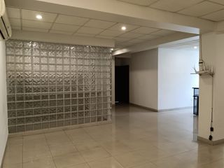 Foto 7 de Oficina de venta en Urdesa Central, 3 divisiones, 140 m2, ave principal.