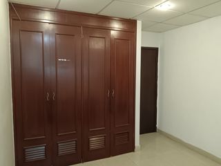 Foto 20 de Oficina de venta en Urdesa Central, 3 divisiones, 140 m2, ave principal.