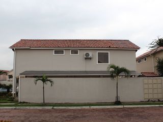 Foto 3 de Vendo amplia y hermosa propiedad esquinera Urbanizacion Terranostra Gerona km 13.5 de via a la costa