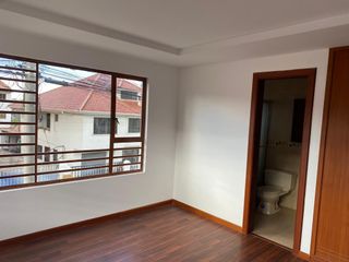 ESTA HERMOSA CASA PUEDE SER TUYA!!!  EN MISICATA. CUENCA  $139.000