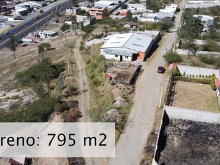 Vendo un terreno 800 m2 con galpón 280 m2  en Quito Al norte. Parroquia CALDERÓN.