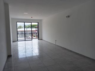 Local comercial de alquiler en Costa Brisa Plaza, Vía a la Costa, 48 m2
