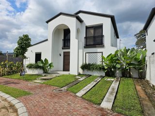 CASAS EN VIA A LA COSTA