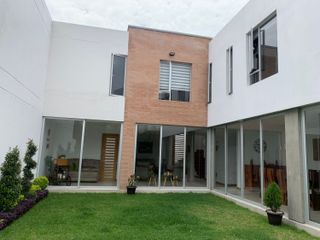 VENTA casa 3 dormitorios con jardín en Urbanización sector Hilacril