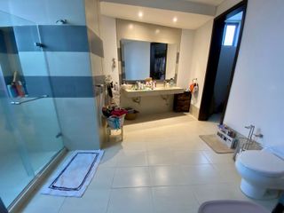 Exclusivo Apartamento en Alto Prado de 3 amplias habitaciones con baño. Ascensor directo al apartamento!