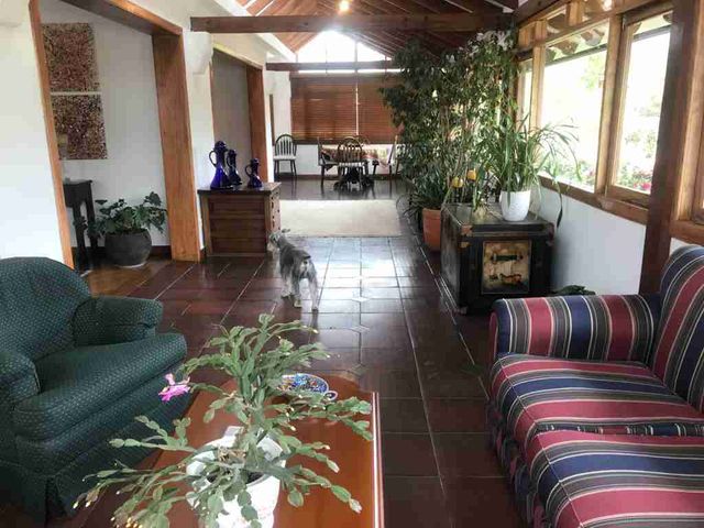 CASA DE RENTA EN CUMBAYA, SECTOR COLEGIO MENOR