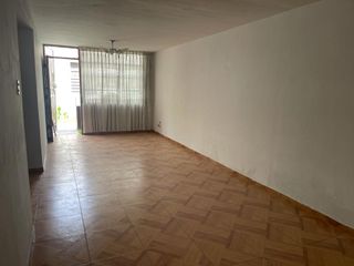 Foto 4 de ¡Precio Negociable! Casa en Venta en El Rímac Urbanización La Huerta