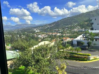 HERMOSA CASA DE VENTA EN LA PRIMAVERA CUMBAYÁ POR EL SCALA SHOPPING MALL!!