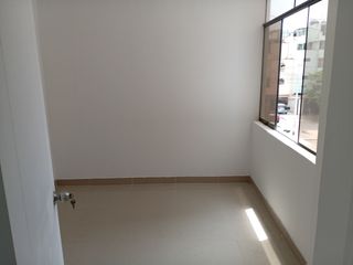 Foto 3 de SE VENDE EDIFICIO DE 4 PISOS, 1 DEPA POR PISO, 95 M2 CADA DEPA, 3 COCHERAS, FRENTE A PARQUE