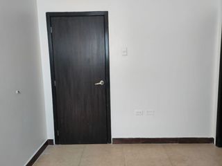 Departamento de alquiler en Samanes 1, Conjunto Cerrado, 1 parqueo.